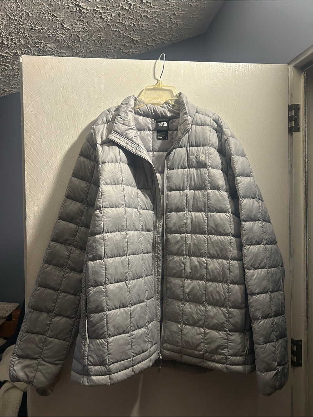 The North Face Women's Light Gray Quilted Packable Puffer Jacket